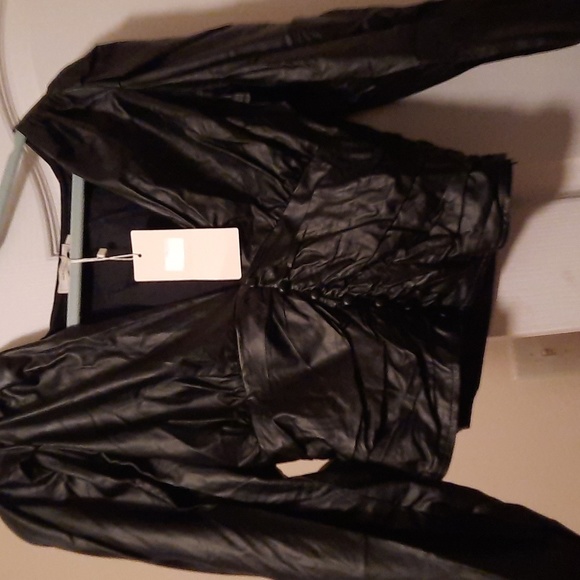 A WOMAN  LONGSELVE TOP - Picture 3 of 8